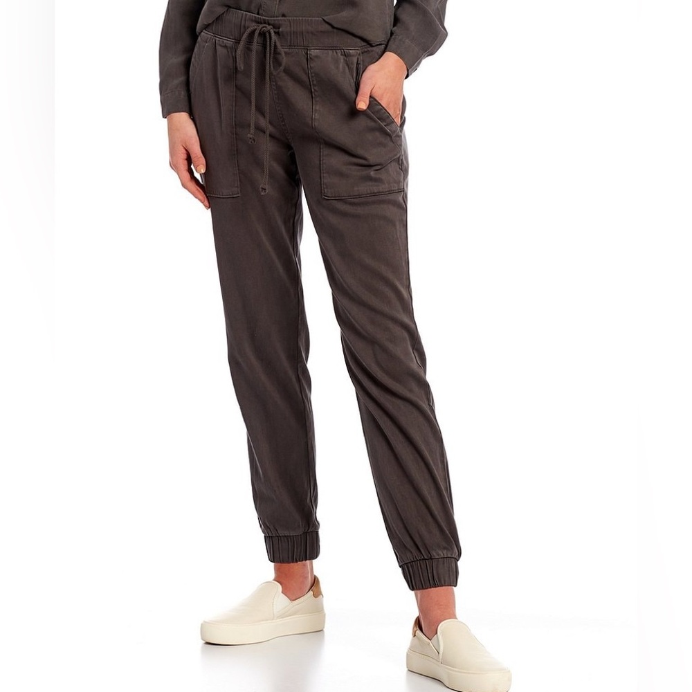 Cloth and Stone Twill Pocket Coordinating Cropped Joggers